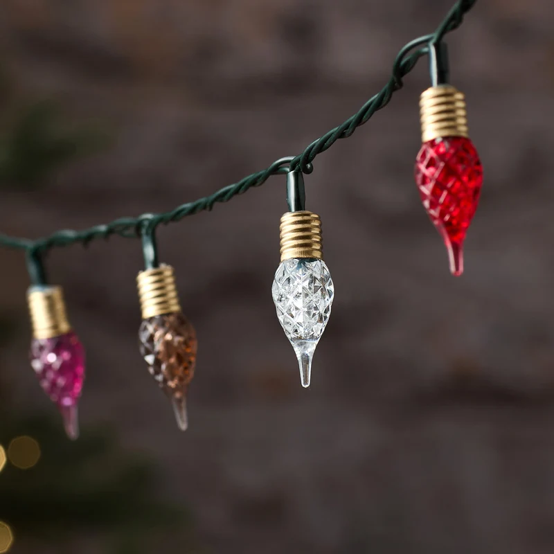 Rote Vintage LED-Lichterkette in Tropfenform mit Twinkle-Effekt und grünem Kabel