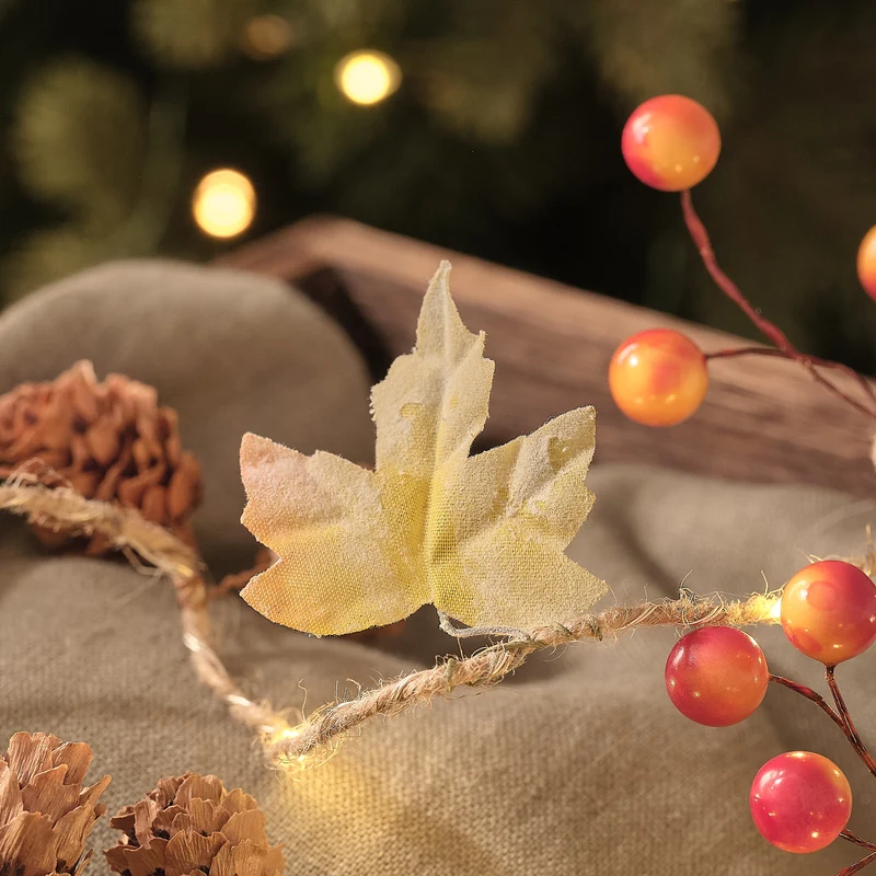 2 m LED-Herbstgirlande mit Blättern, Tannenzapfen & 20 Mikro-LEDs, Warmweiß