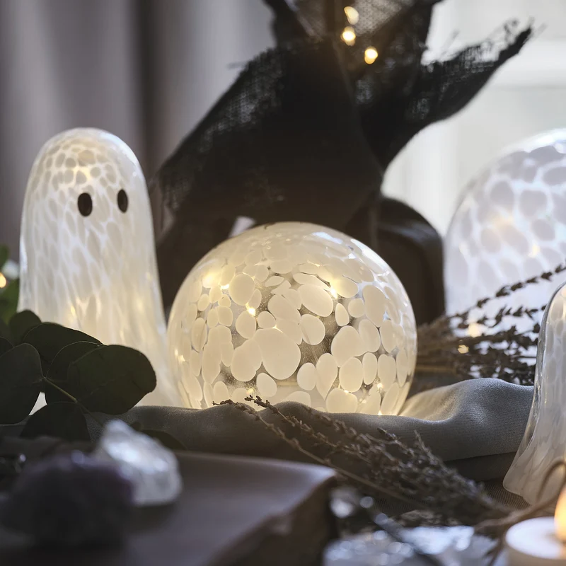 10 cm LED-Glaskugel mit Timer aus Konfettiglas