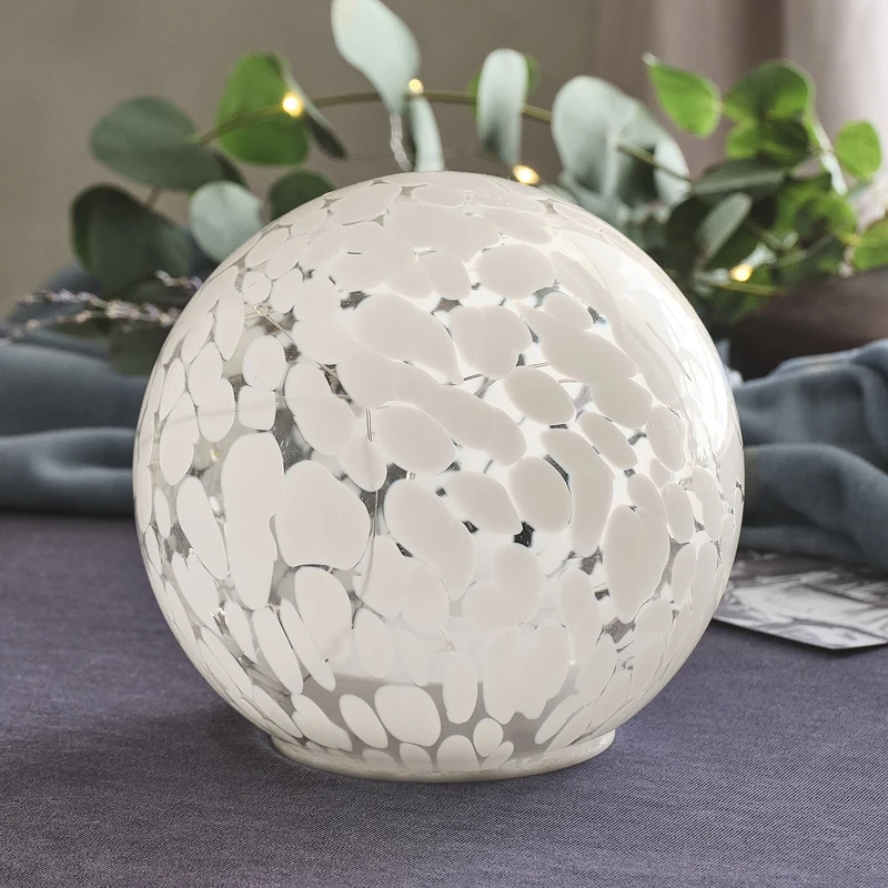 15 cm große LED-Glaskugel mit Timer aus Konfetti-Glas