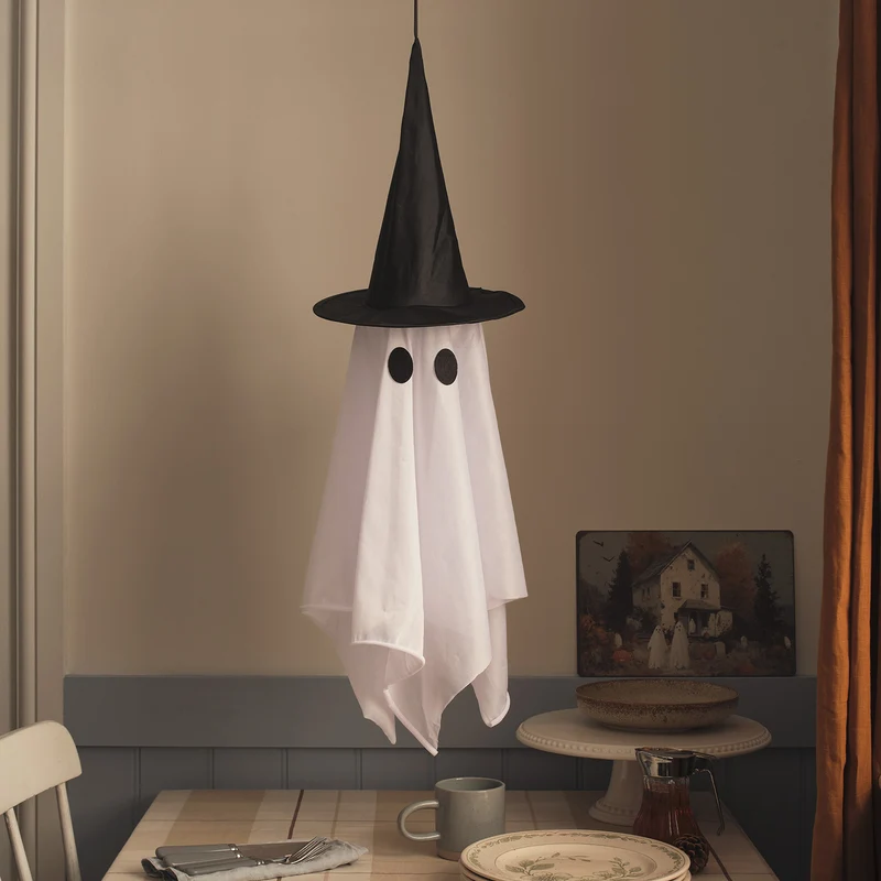 Hängender LED-Geist Winnie mit Hexenhut