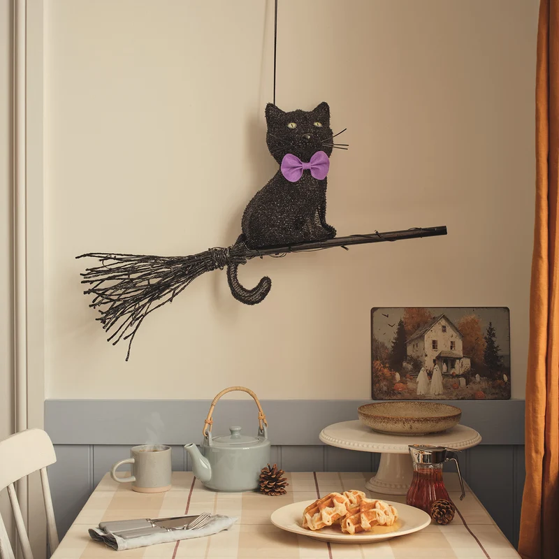 LED-Halloween-Katze auf Besen mit Timer für den Außenbereich