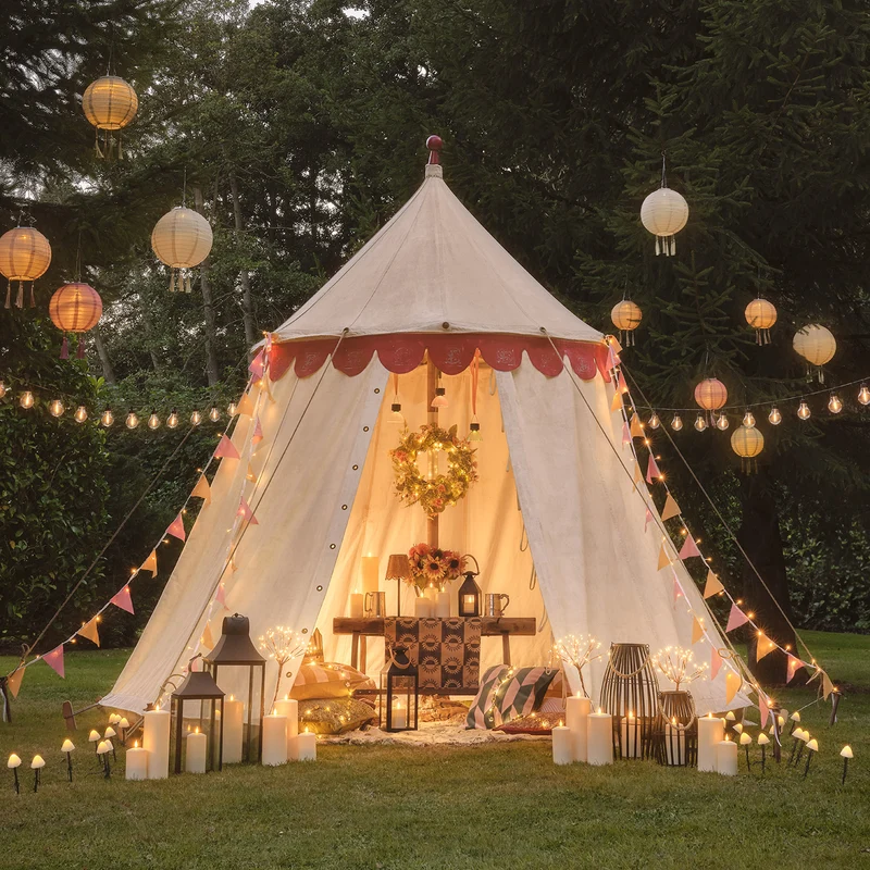 Lichterkette mit Frühlingsfähnchen