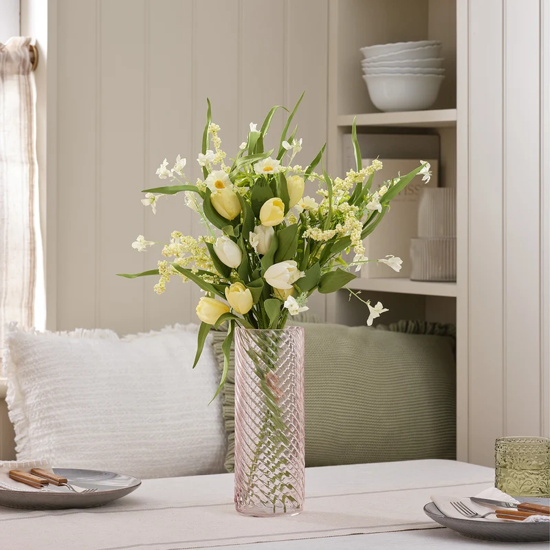 Künstlicher Tulpenstrauß mit Vase im Set in Buttergelb & Blush Pink