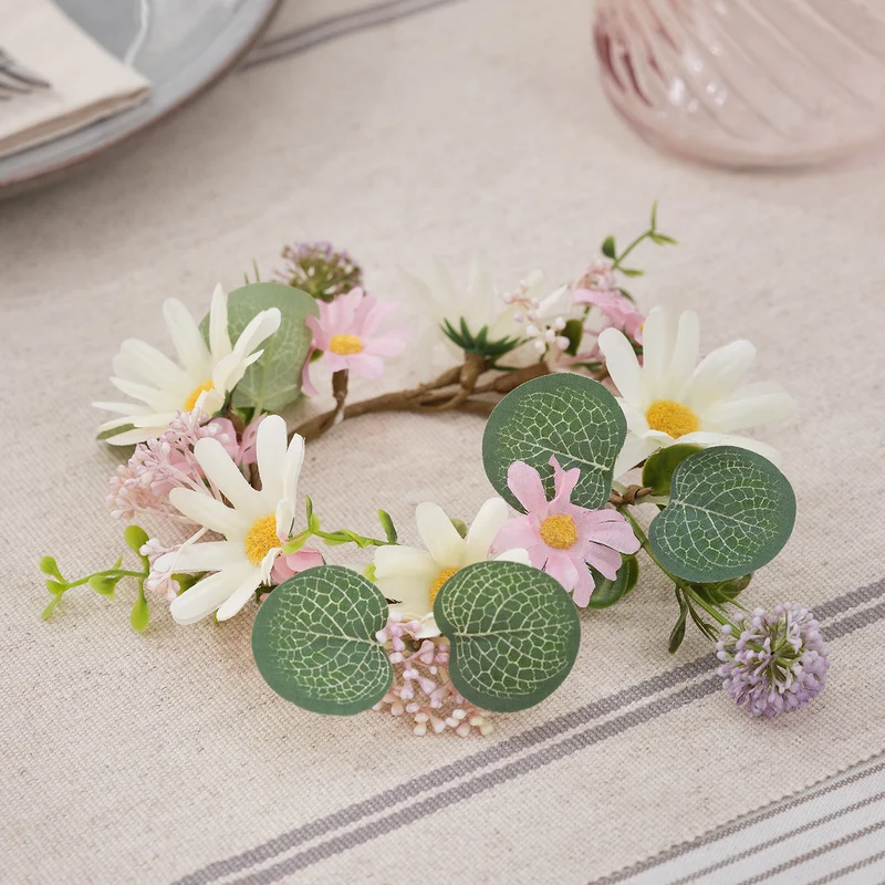 Kerzenring "Daisy Dreams" mit 15 cm TruGlow® LED‑Stumpenkerze in Pastell- & Elfenbeinfarben