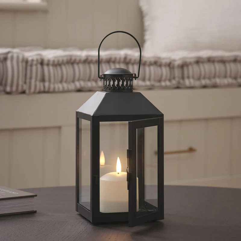Schwarze "Seaton" Laterne mit TruGlow® LED‑Kerze & Fernbedienung