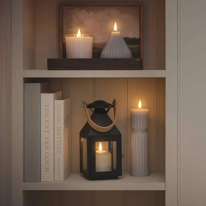 Kleine "Brixham" TruGlow® LED-Laterne mit Griff in Lederoptik