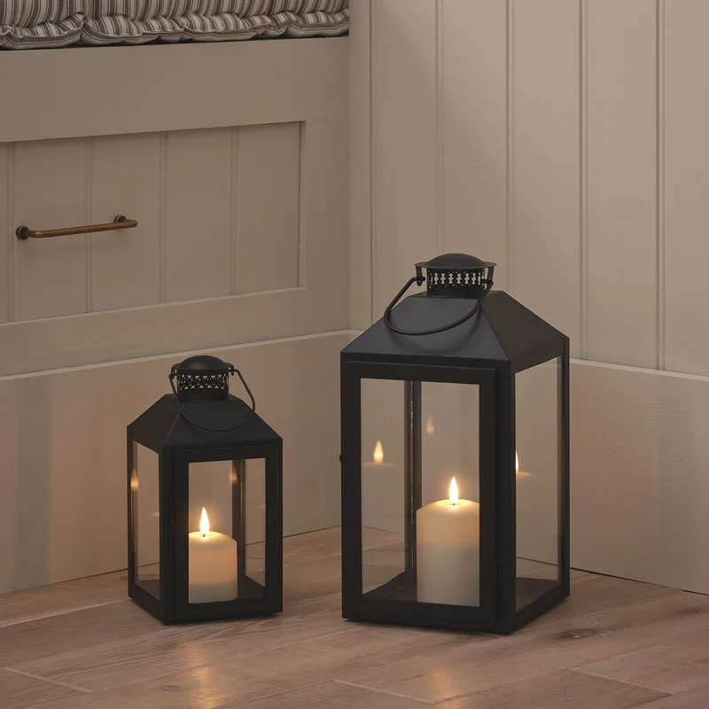 Große schwarze "Seaton" Laterne mit TruGlow® LED-Kerze