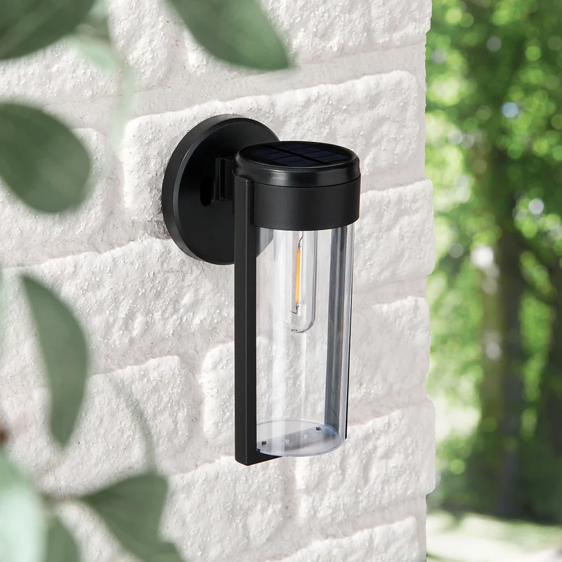 Schwarze "Wilton" Solar-Wandleuchte mit warmweißer LED