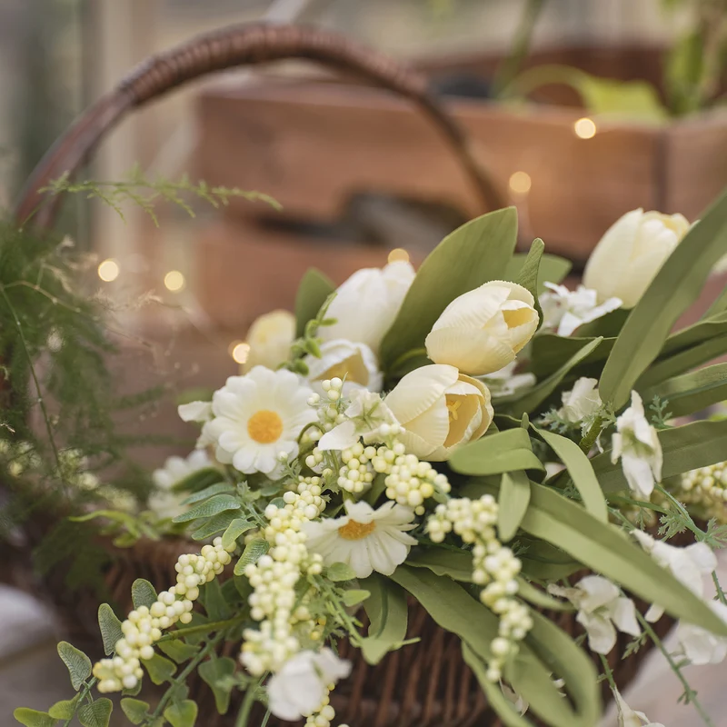 Künstlicher Frühlingsstrauß mit Tulpen & Gänseblümchen buttergelb, 60 cm