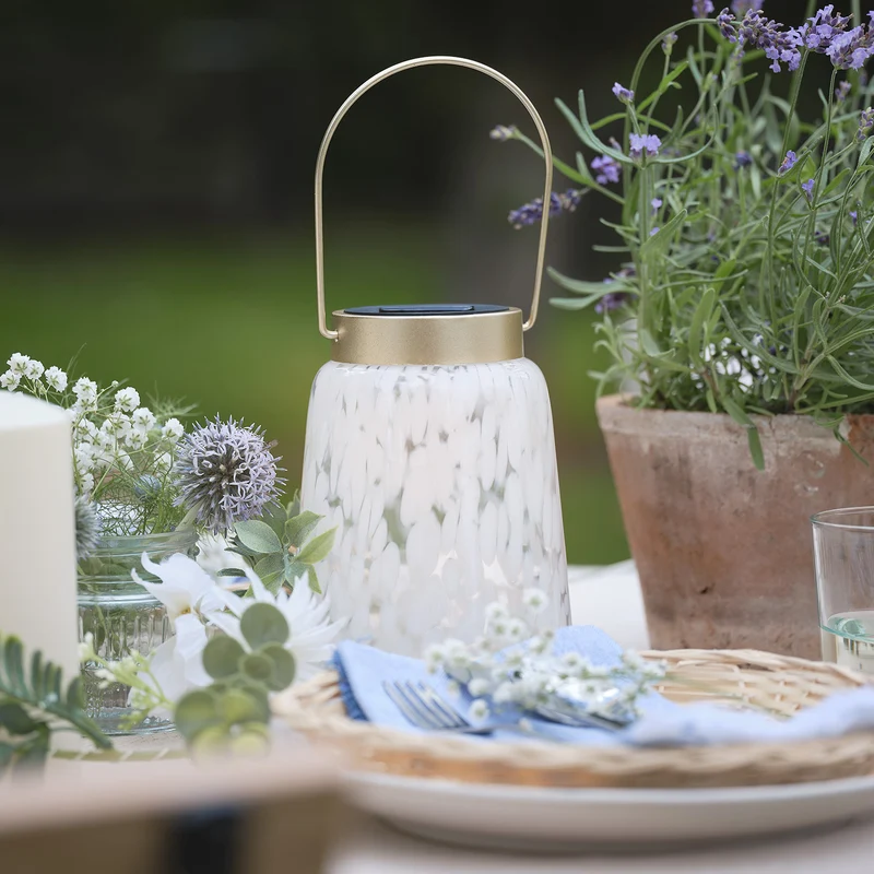 Solarlaterne aus Konfetti-Glas- weiß/goldfarben