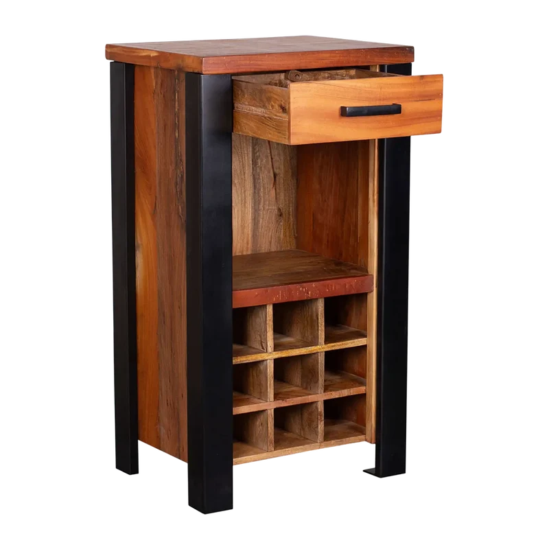Weinschrank aus Holz im Vintage-Look