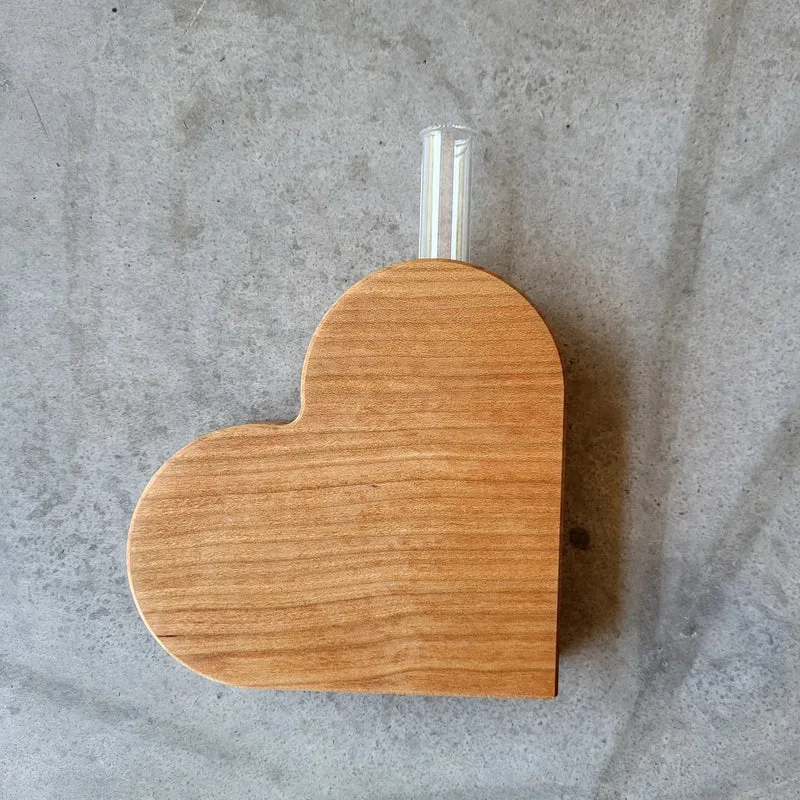 Holzherz mit Reagenzglas groß