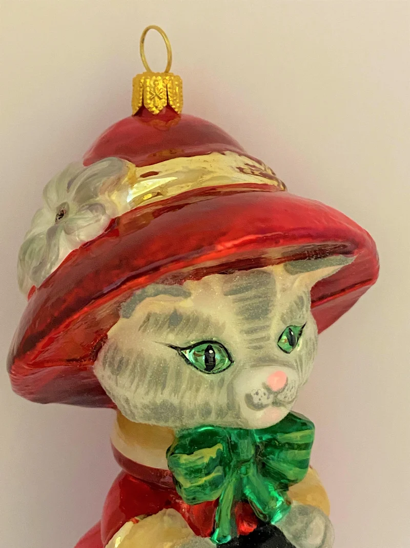 Katzenmädchen im roten Kleid mit Handtasche, KOMOZJA MOSTOWSKI
