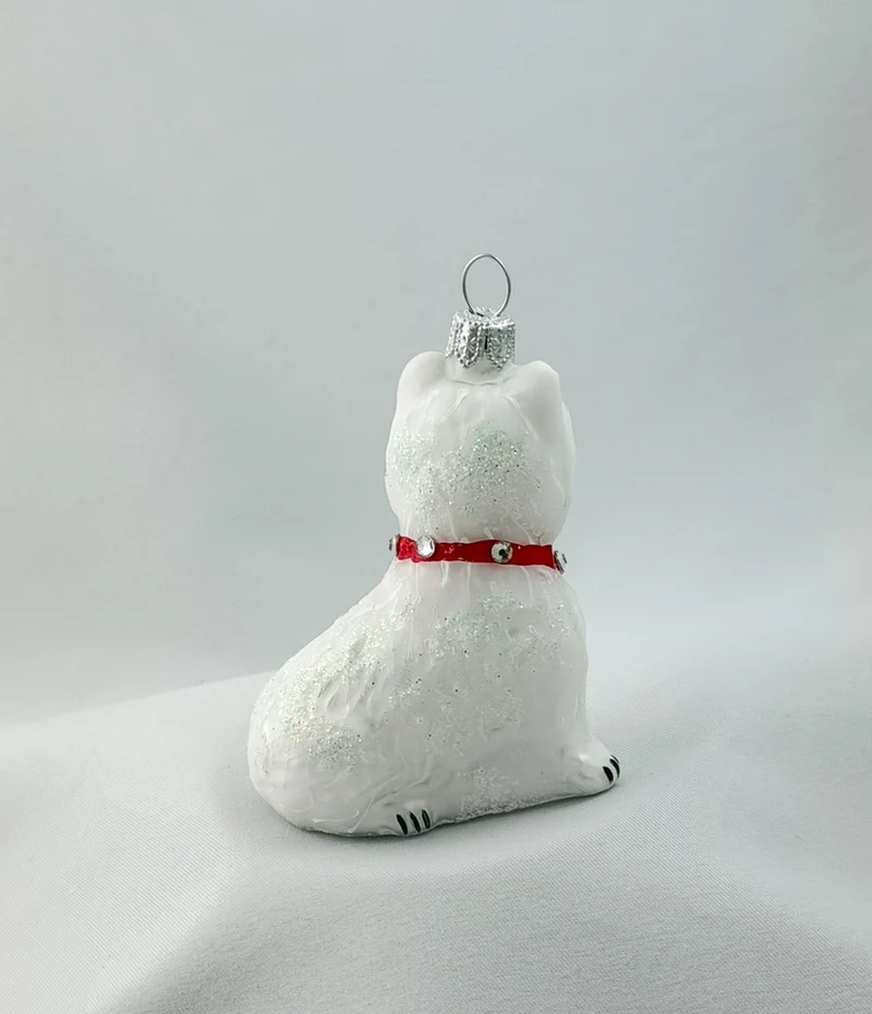 West Highland-Terrier-Hund mit rotem Glitzer-Halsband