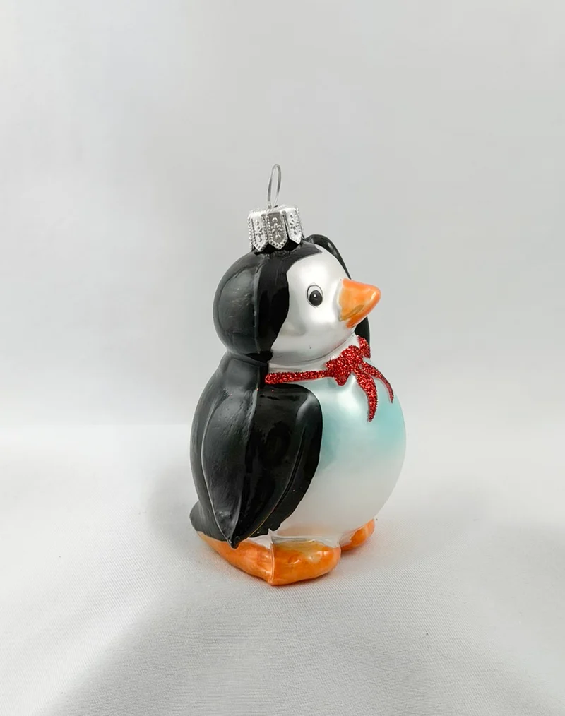 Süsser Pinguin mit roter Fliege