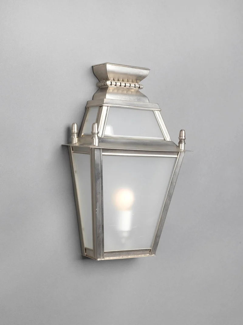 Casa Padrino Luxus Außen Laterne Messing Vernickelt B. 26 x H. 33 cm - Handgefertigte Laterne aus Schmiedeeisen - Luxus Kollektion - Edel & Prunkvoll