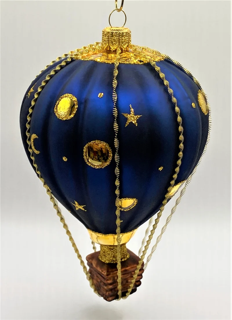 Heissluftballon Sonne, Mond und Sterne im blauen Nachthimmel