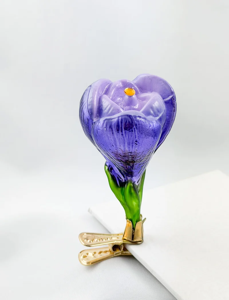 Krokusblüte violett am Clip
