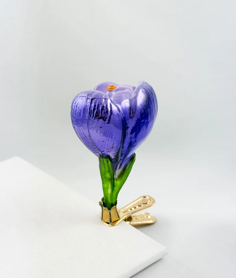 Krokusblüte violett am Clip