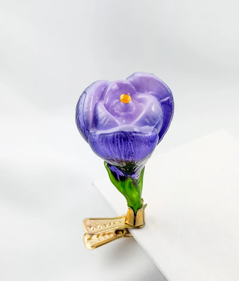 Krokusblüte violett am Clip