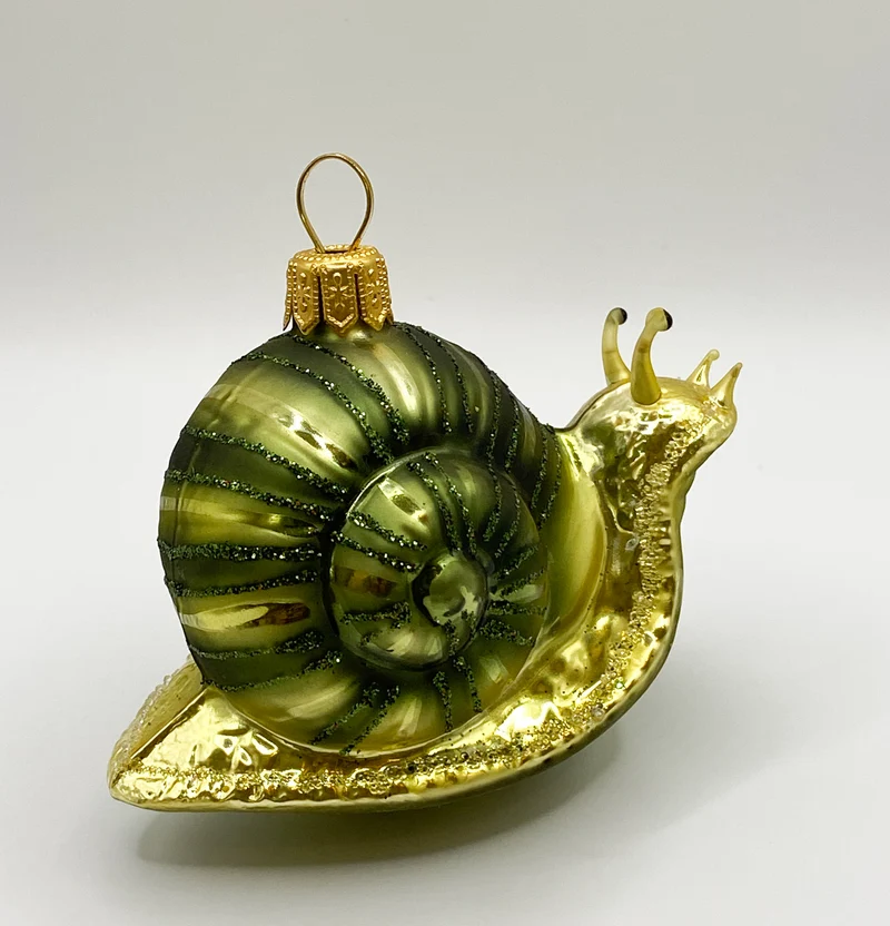 Schnecke mit grünem Häuschen