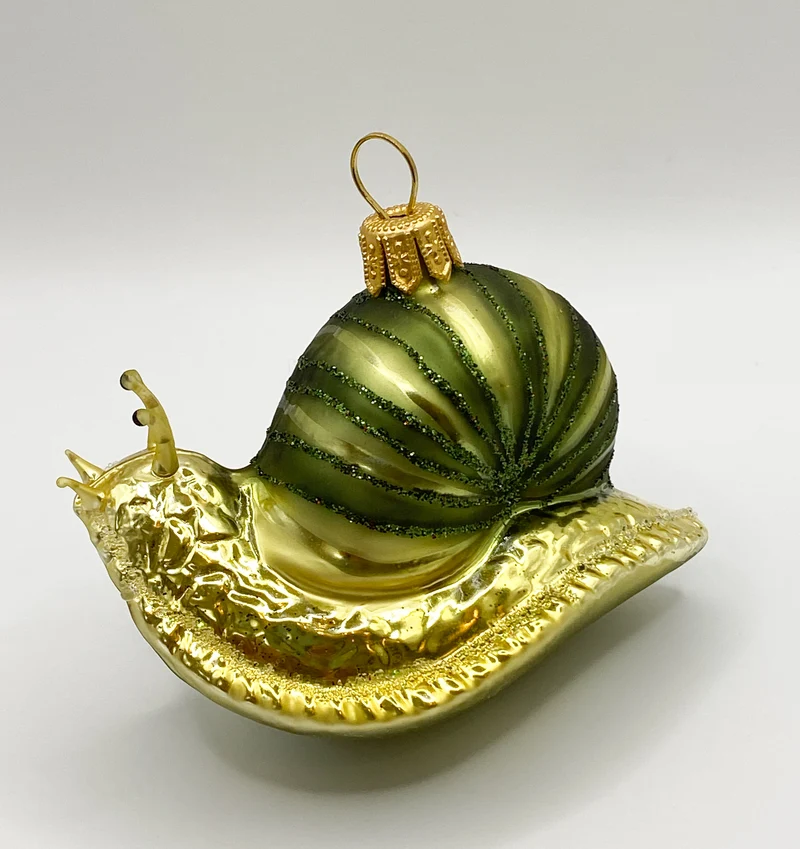 Schnecke mit grünem Häuschen