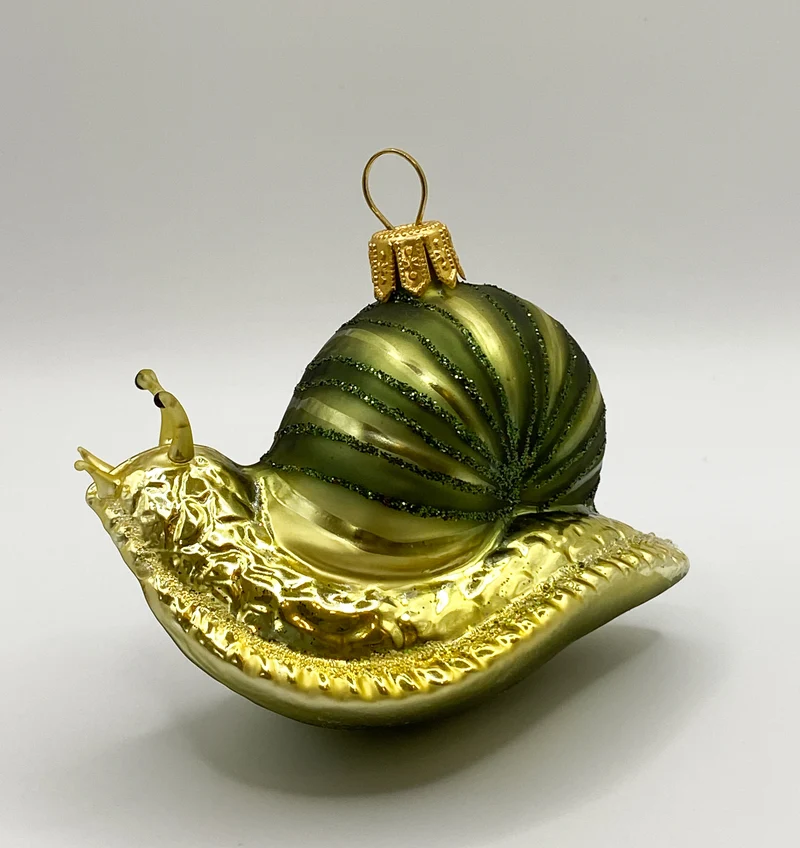 Schnecke mit grünem Häuschen
