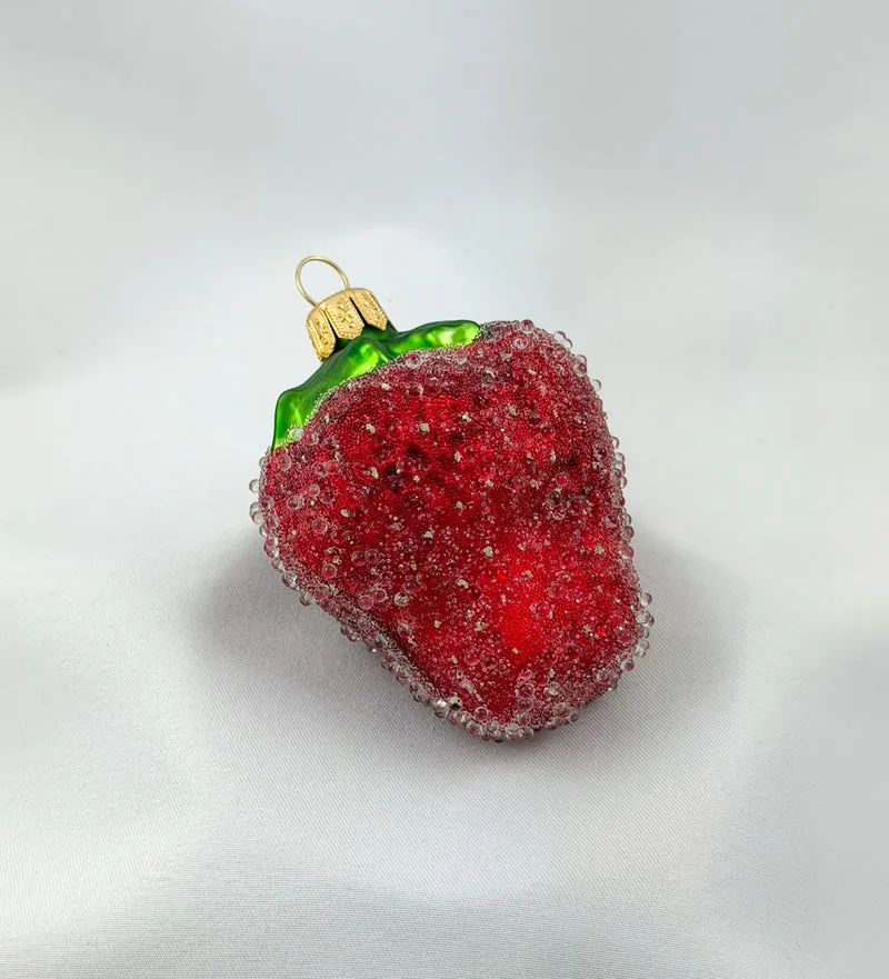 Grosse Erdbeere mit Eis-Glitzer