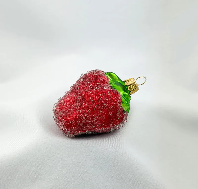 Grosse Erdbeere mit Eis-Glitzer