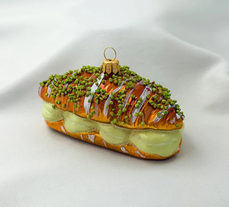 Croissant mit Pistazien-Creme Füllung, Gipfeli