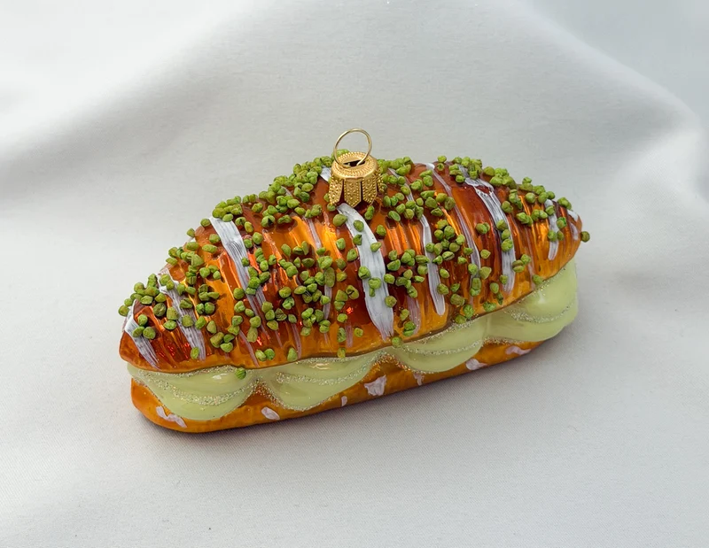 Croissant mit Pistazien-Creme Füllung, Gipfeli