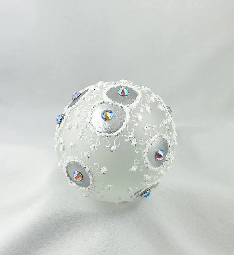 Kugel weiss transparent mit weissem Rocaille-Motiv