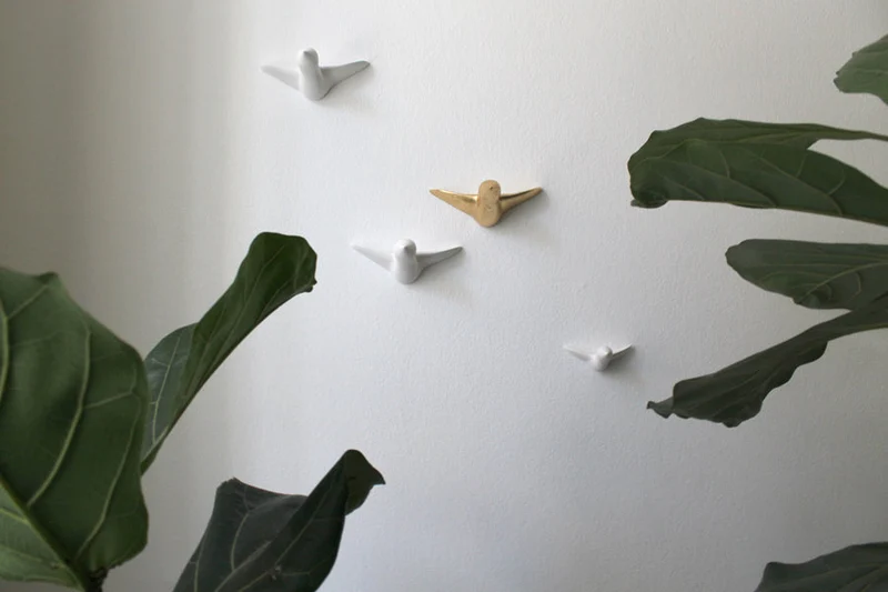 Wandskulptur - kleiner Vogelschwarm (4 Stk., weiß, gold)