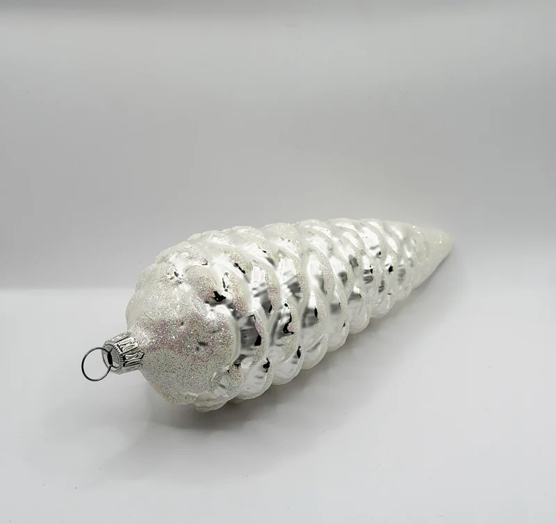 Langer Zapfen silber mit Glimmer irisierend