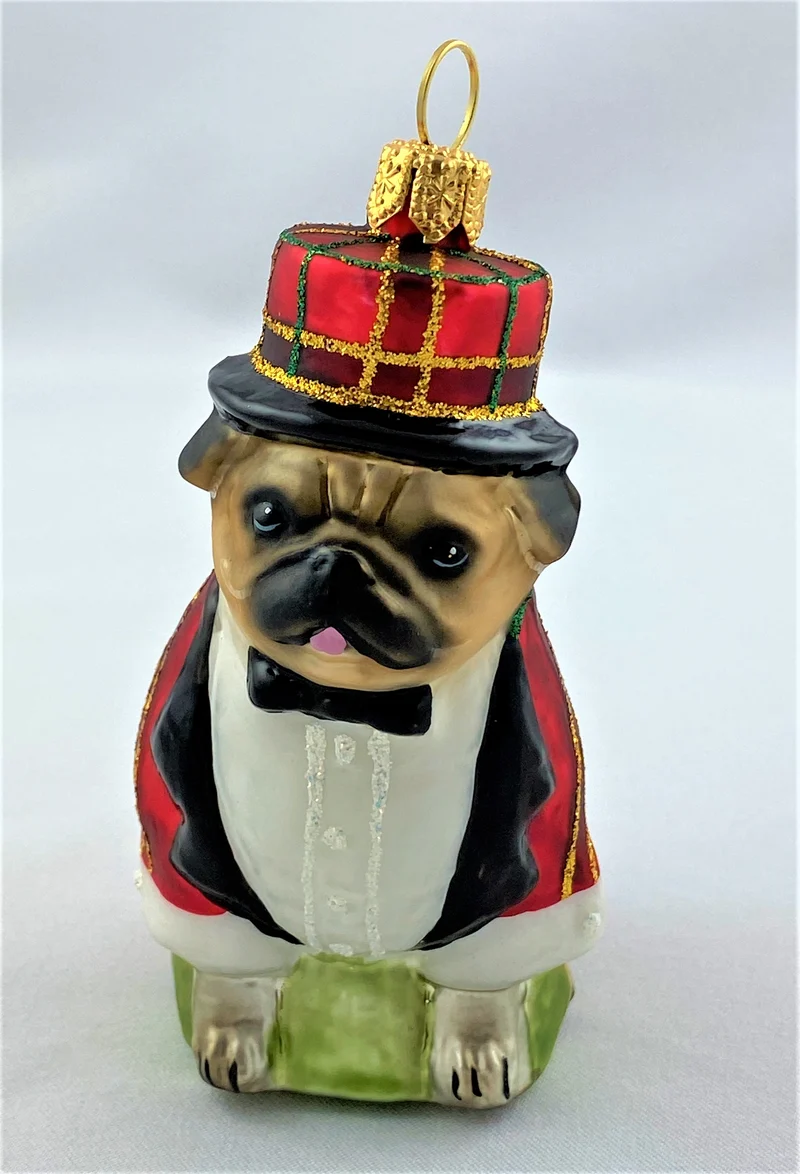 Mops im roten Frack mit Hut