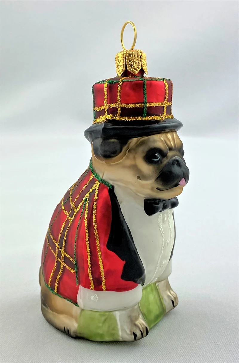 Mops im roten Frack mit Hut