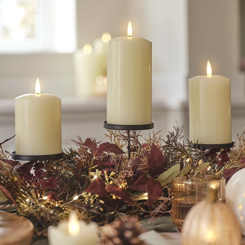 TruGlow® LED-Kerzen-Trio mit schwarzen Haltern & Herbstdeko