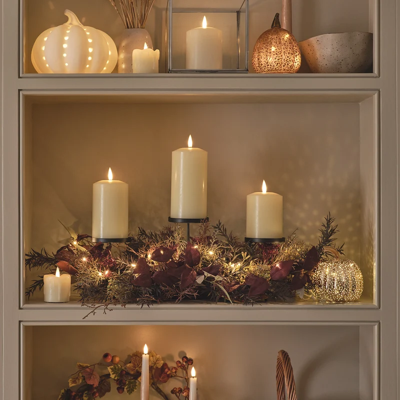TruGlow® LED-Kerzen-Trio mit schwarzen Haltern & Herbstdeko