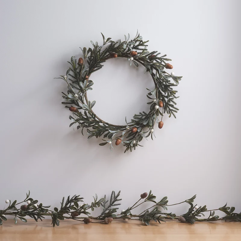 40cm Weihnachtskranz Eicheln und weiße Beeren