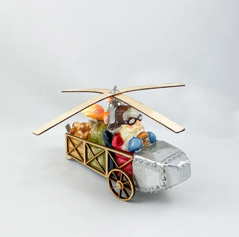 Santa Claus transportiert die Haselnüsse für das Eichhörnchen mit dem Helikopter AtlasArt