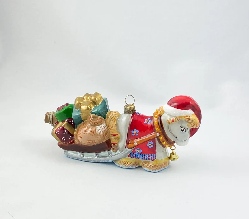 Pferdchen zieht den Schlitten mit den Geschenken AtlasArt