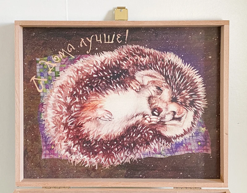 Zwei Kinder im Igelschlitten, 2er Set, in Holzbox