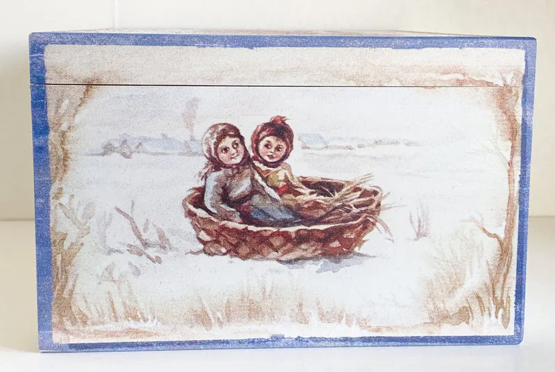 Zwei Kinder im Igelschlitten, 2er Set, in Holzbox