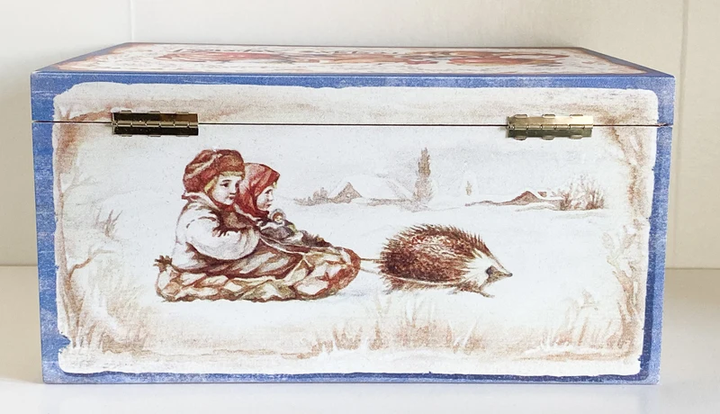 Zwei Kinder im Igelschlitten, 2er Set, in Holzbox