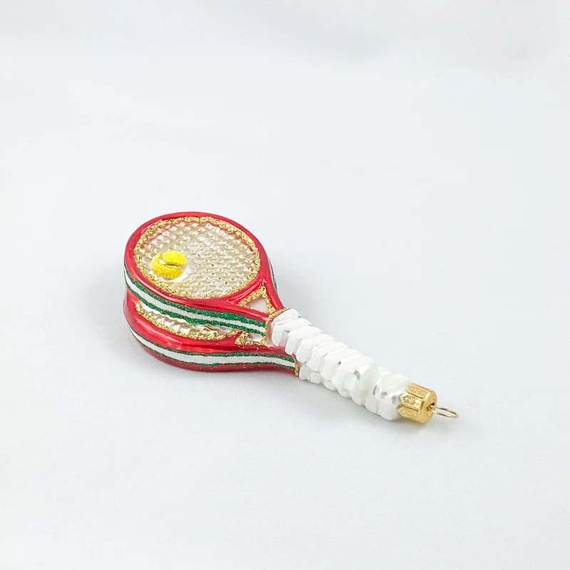 Tennisschläger mit gelbem Ball