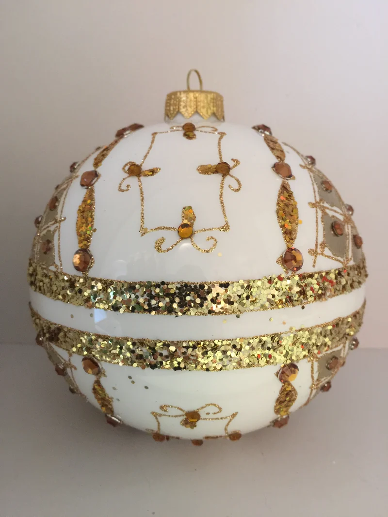 Kugel weiss mit Golddekor mit Schmucksteinen