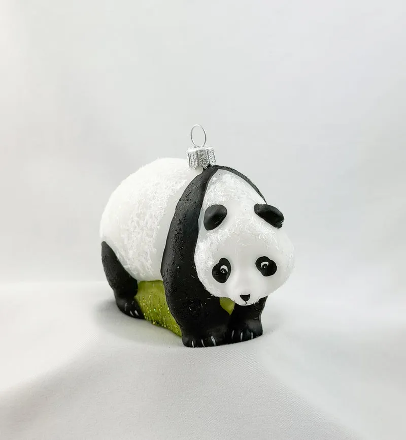 Stehender Panda-Bär