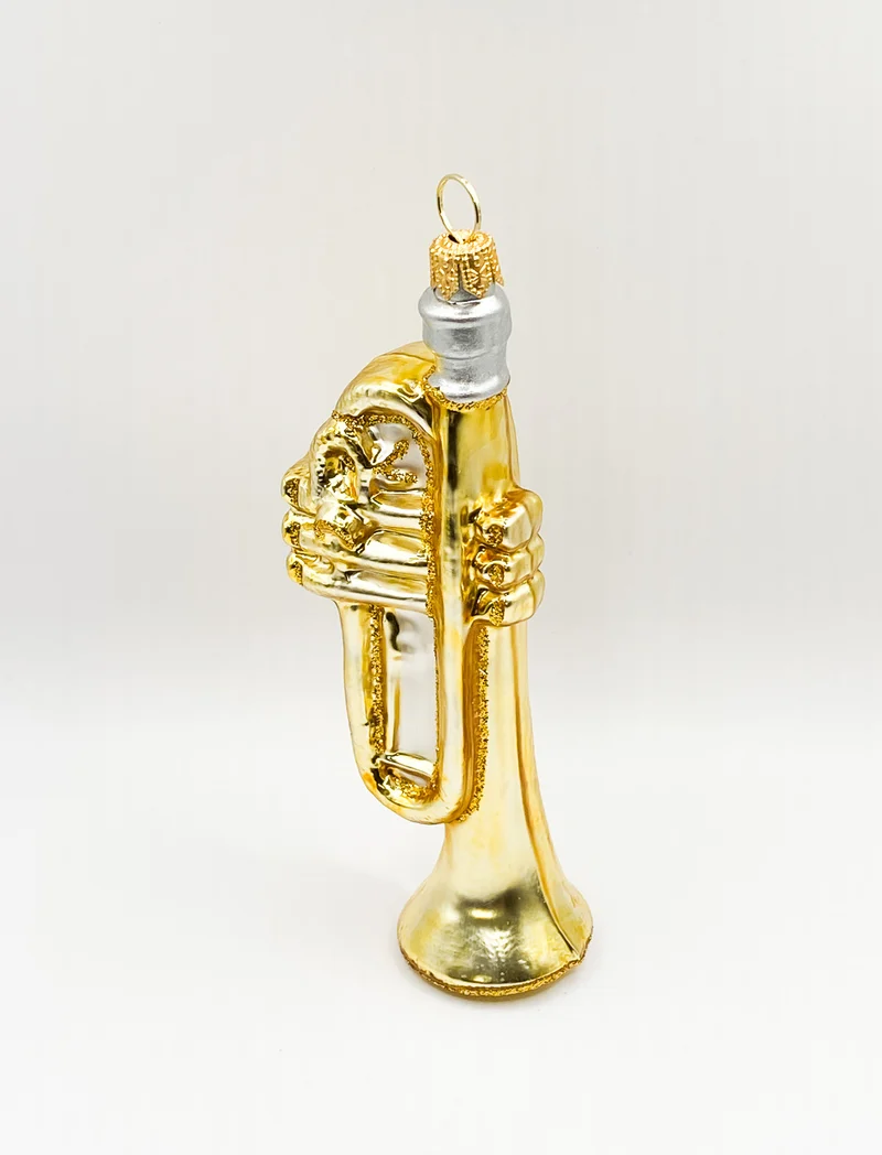 Goldene Trompete mit silbernem Mundstück