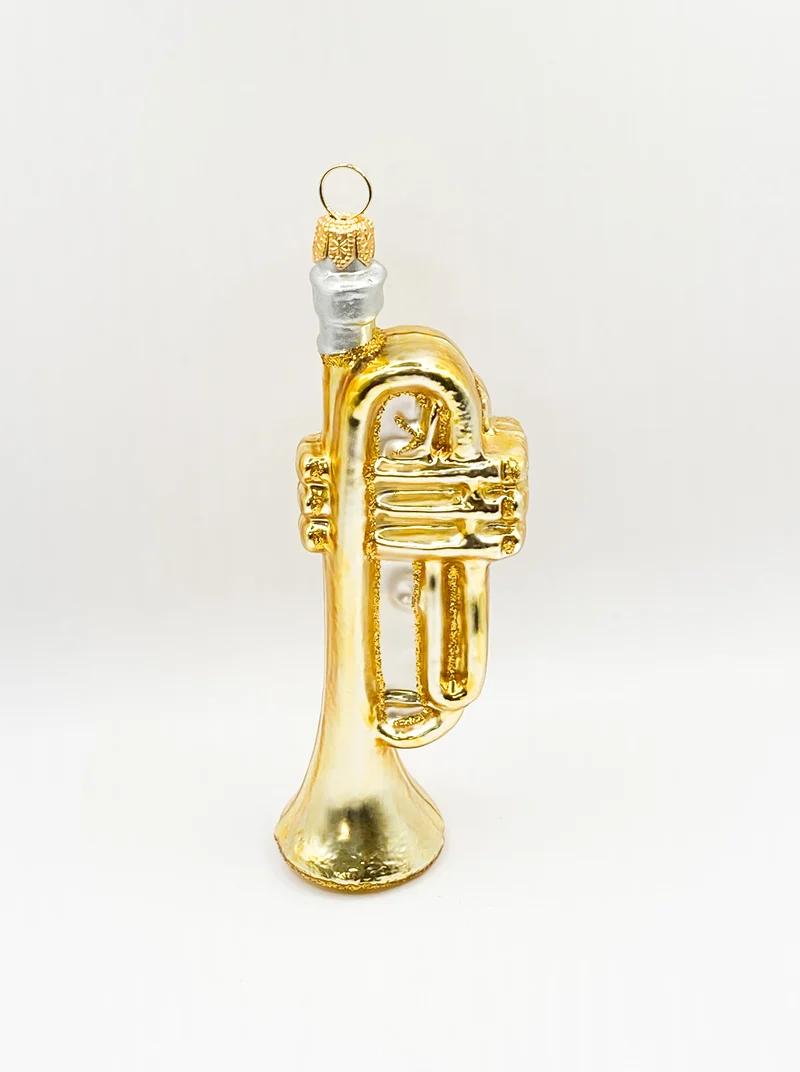 Goldene Trompete mit silbernem Mundstück